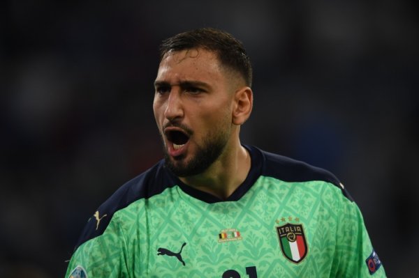 Donnarumma: Gánh trách nhiệm l