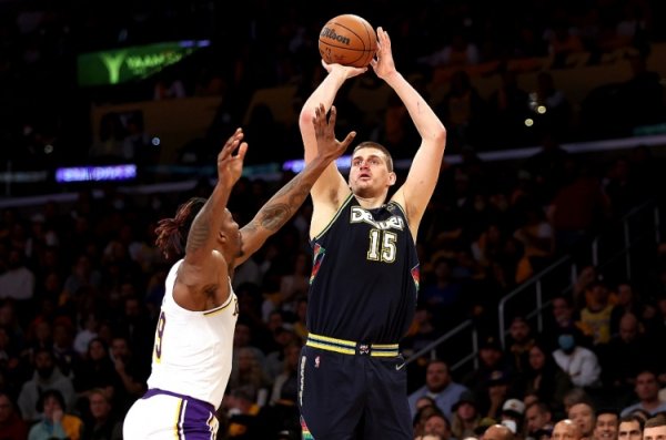 Howard: Jokic không có gân như